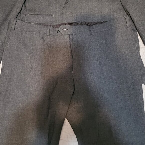 Suit - Picture 2 of 5